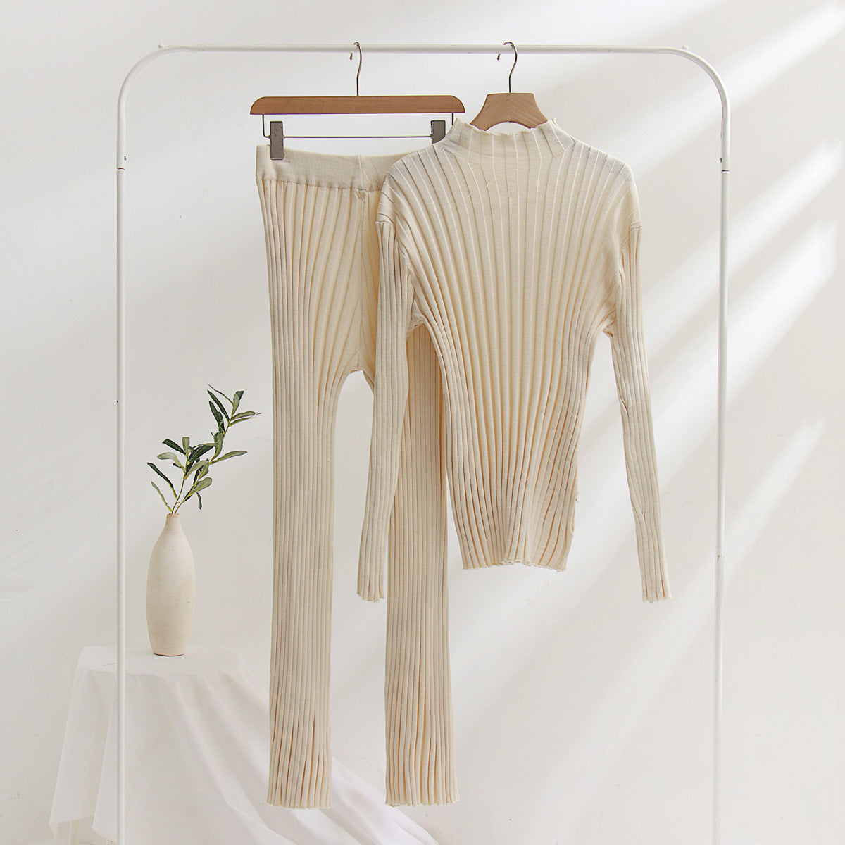 Savita™ | Gestreept Gebreid Tweedelig Broekpak met Uitlopende Broek en Trui.