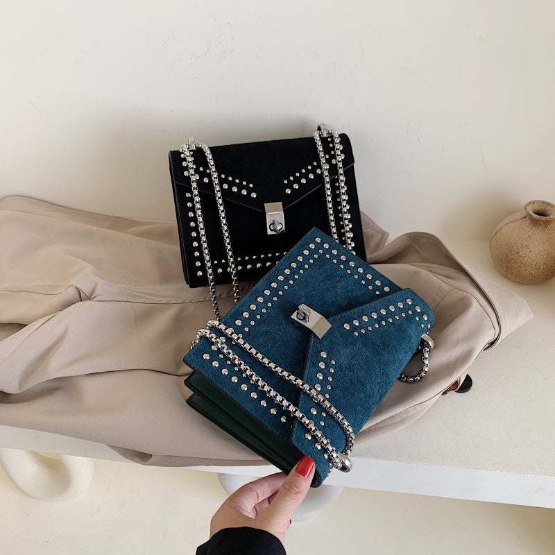 Zahreah™ | Kleine Scrub-Schultertasche aus Leder.