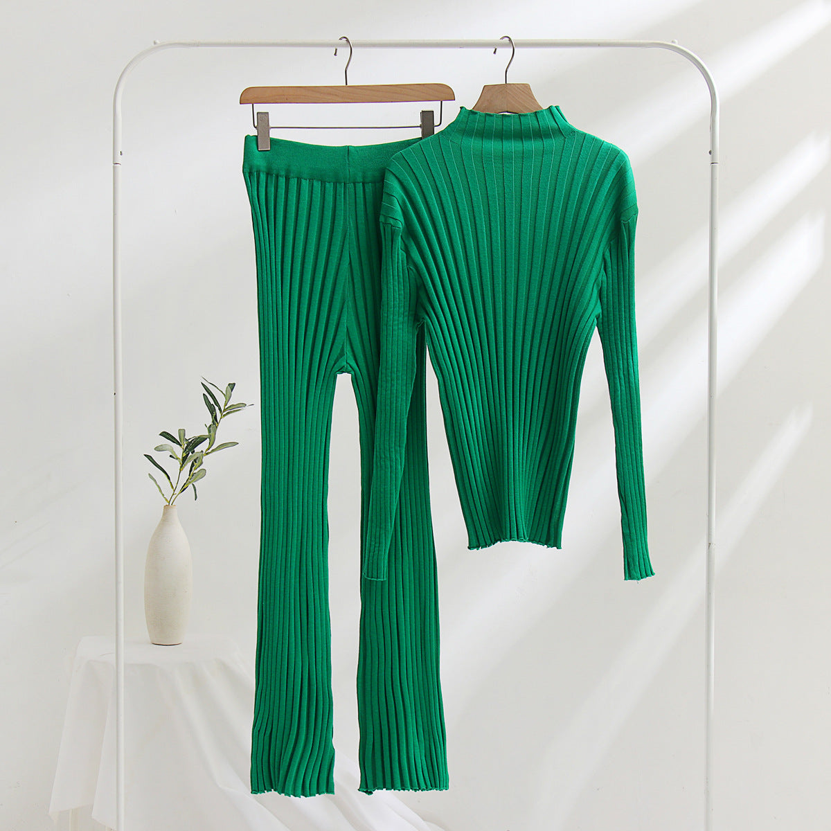 Savita™ | Gestreept Gebreid Tweedelig Broekpak met Uitlopende Broek en Trui.