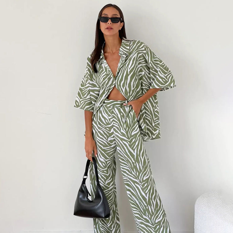 Faridah™ | Anzug aus Satin mit Zebrastreifen